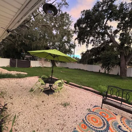 Beautiful oversized 2-bedroom house in Riverview near many points of interest. Отели в г. Ривервью