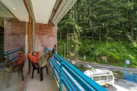 Gostops Plus Kasol Manikaran Road, Bar and Hostel