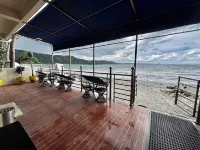 Mangos Beachfront Resort