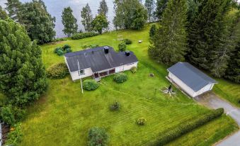 Spacious 3BR House - River View & Sauna