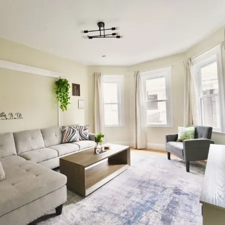 Spacious 4BDR/2BA- Walk to T-Station- Minutes to Boston