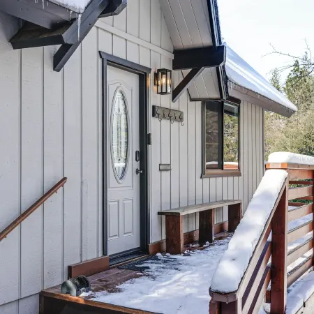 Serene Cabin Retreat Between Murphys and Arnold