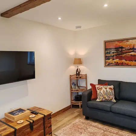 Hayne Barn Estate - Private Estate : 6 Eco Lodges - 1 Studio