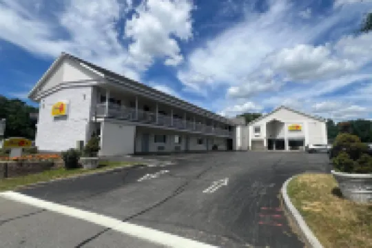Super 8 by Wyndham Albany Hotels in 