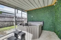 熱水浴缸天堂：距硬石體育場4英里！