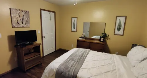 Button's Apartment-Cozy vintage-style 2-bedroom place in historic Batesville