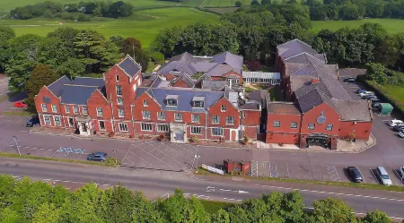 Hogs Back Hotel & Spa Nr Farnham Отели в г. Фарнем