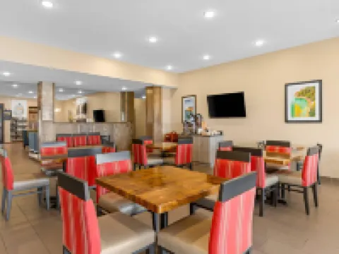 Comfort Inn & Suites Munising-Lakefront Hotels in Munising