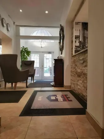 Pembroke Inn Отели рядом с достопримечательностью «Парк Раундхаус»