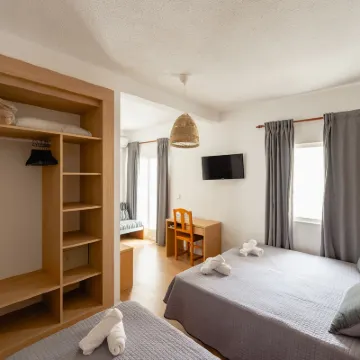 Hotel Internacional โรงแรมใกล้หาด Poniente Beach