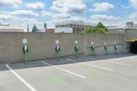 コートヤード バイ マリオット アテネズ ダウンタウン - 駐車場