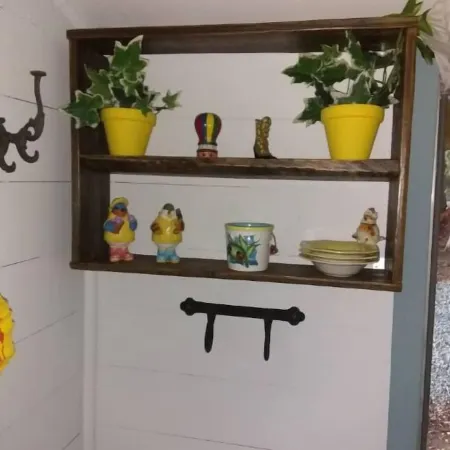 "Nomad" tiny home on 11 acre park-like farm