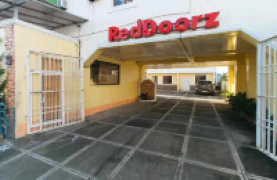 RedDoorz near SM Batangas City  호텔