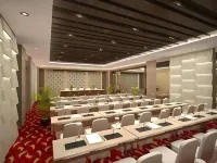 Travellers Hotel Phinisi