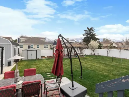 Sandy, UT home. Near the best skiing in the world