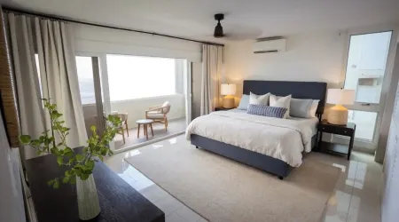 Island View Retreat - Stunning Ocean Views! Отели рядом с достопримечательностью «Парк Магенс Бэй»