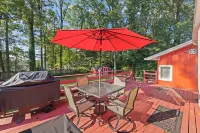 Dog Friendly with Fully Fenced Half Acre Yard, Prime Location, and in-Law Suite! Hotels in Springfield