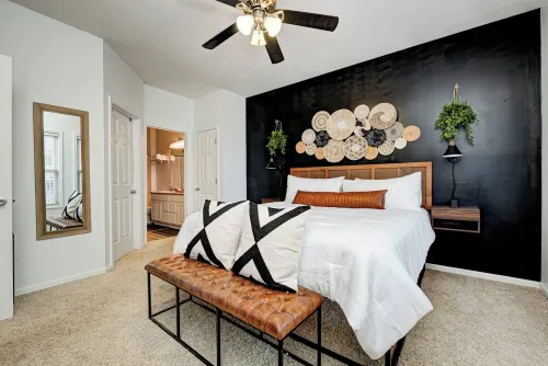 Downtown retreat 5mins to Bottleworks and Mass Ave w/ Garage