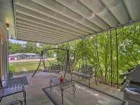 Historic Disney Home w/ Grill, Walk to Lake! Hoteles en Condado de Mayes