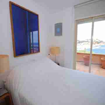 Apartment in Sant Feliu near the Beach Rooms