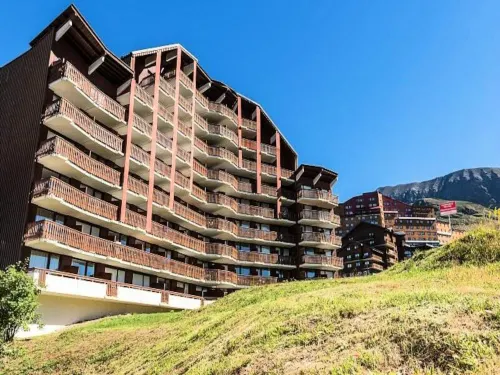 Apartment in Huez with Balcony & Hiking Trails