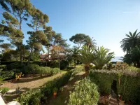 Villa on Côte d'Azur with Beachfront Views