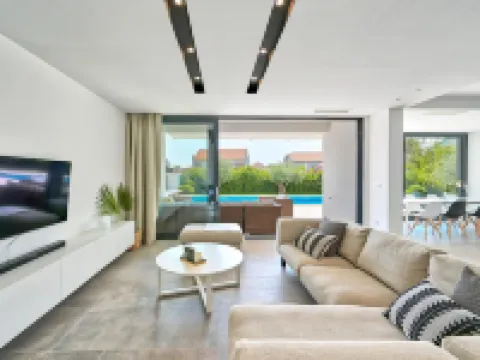 5-bedroom villa near Split with pool Hotel di 