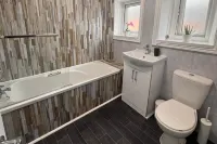Grantham House - Sleeps 6 - Pet Friendly - Parking - 2-Sterne