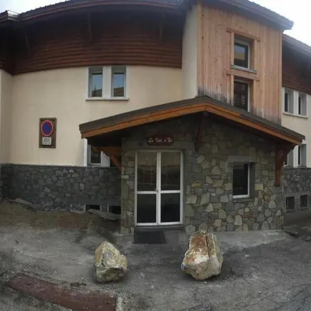 Apartment in Alpe d'Huez Near Ski Slopes