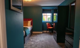 The Royal Alfred - Opposite Central Train Station