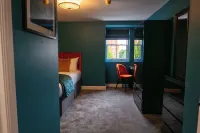 The Royal Alfred - Opposite Central Train Station