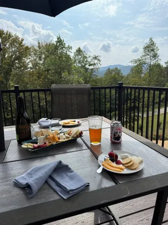 Luxurious 5-bedroom house off Nelson 151 in Nellysford