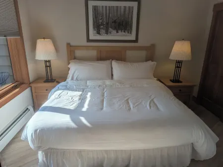 Location! location! location! Steps from the Eagle chair lift.