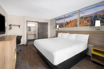 Days Inn by Wyndham College Park Airport Best Road Hotel a 