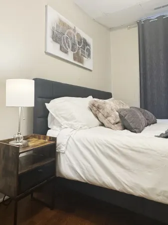 The Harrison F / Steps from Riverfront EVV 1BR/1BA Downtown Apartment