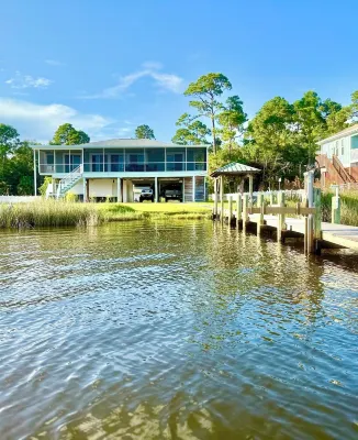Blackwater Bay Bungalow - Pet friendly waterfront home!