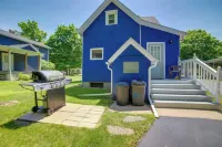 Fire Pit, BBQ & Yard: Family Home in Adrian