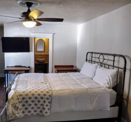 Iron Rail Inn