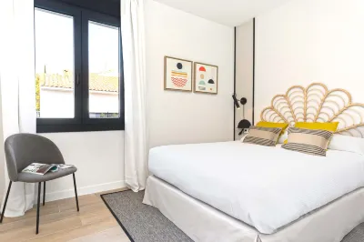 Cozy 1 bd apartment with terrace, pool and parking. Arruzafa VII Hotels in El Brillante