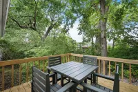 The Family Nook Home for 8 Hotels in Hamilton