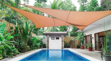 Modern Tropical 2BR Villa Pool Retreat in Amadeo Отели в г. Indang