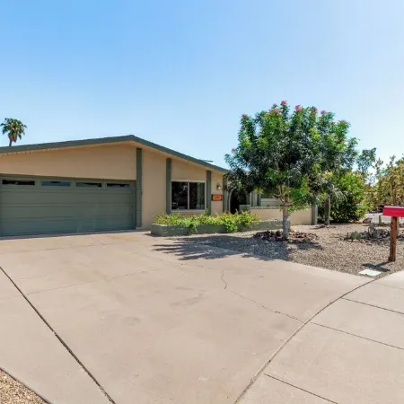 Unique 4-Bed, 3-Bath House with Pool, Hot Tub, Arcade and Hi-Spd Wifi