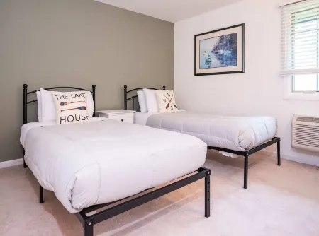 Community Pool Near Lake Como Interlaken for 6