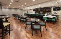 Holiday Inn MARQUETTE by IHG - 朝食