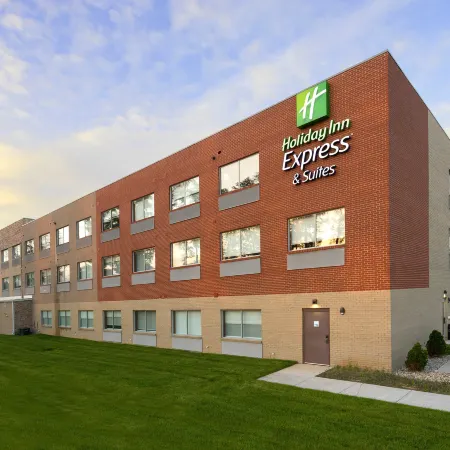 Holiday Inn Express & Suites PORTAGE by IHG