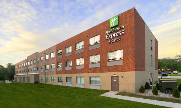 Holiday Inn Express & Suites Portage by IHG
