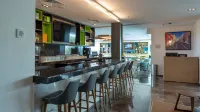 Holiday Inn & Suites MERIDA LA ISLA by IHG - بار