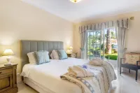 Presa de Moura Hotels in Estombar