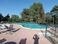 House in vacation residence 4 persons swimming pool, tennis, petanque, sneakers Hotels in Saint-Julien-en-Born