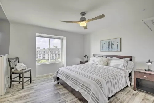 Charming Oceanside Condo w/ Beach & Pool Access! - Apartments